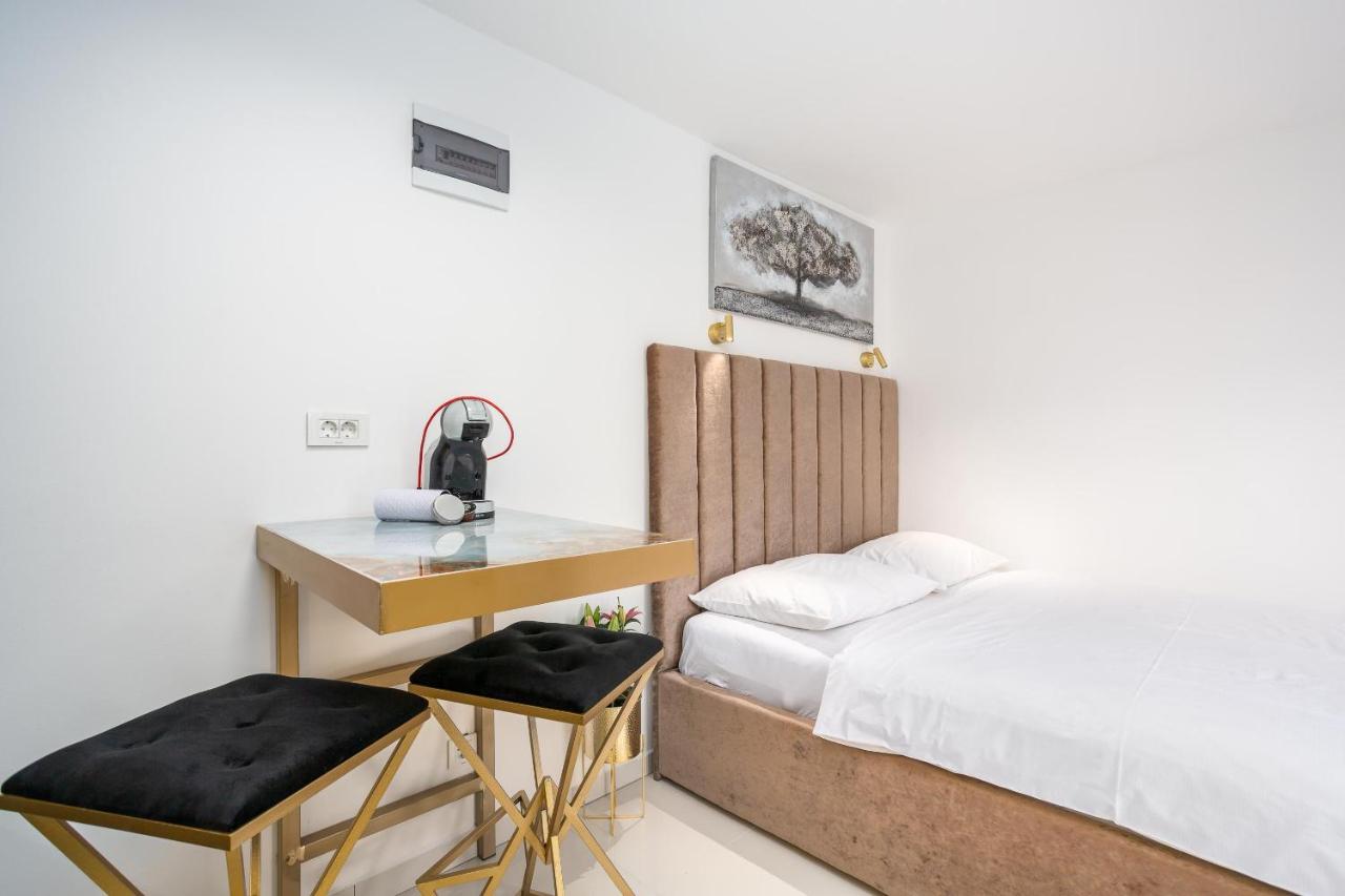 Studio met Balkon en Uitzicht op het Zwembad