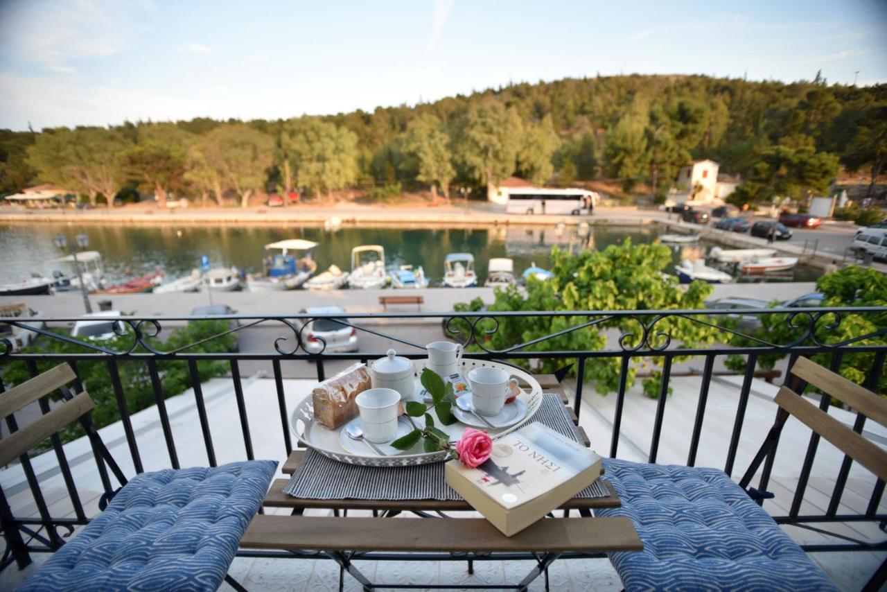 Kallisti the house at the port - B&B Galaxidi