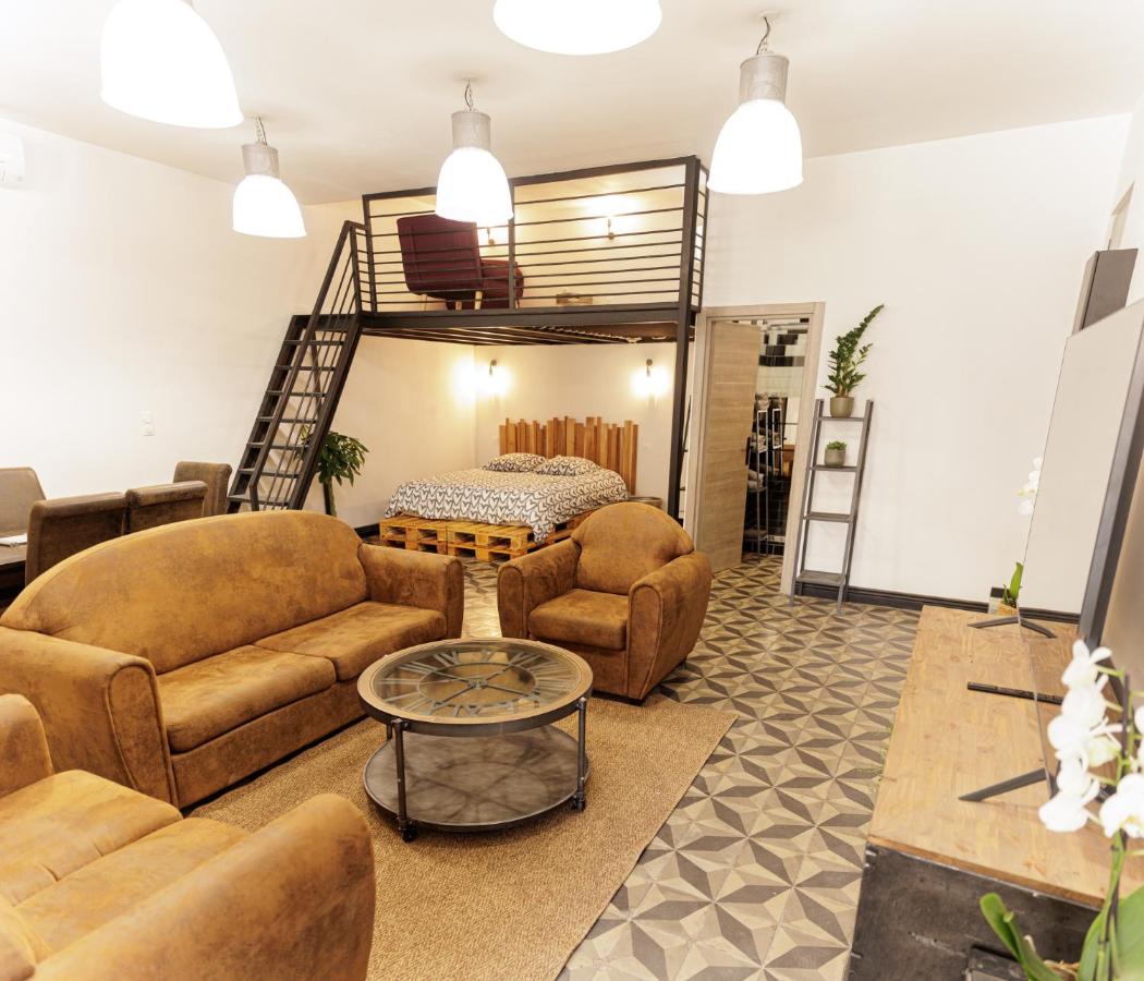 B&B Gignac-la-Nerthe - Loft SSL INSOLITE!!!! - Bed and Breakfast Gignac-la-Nerthe