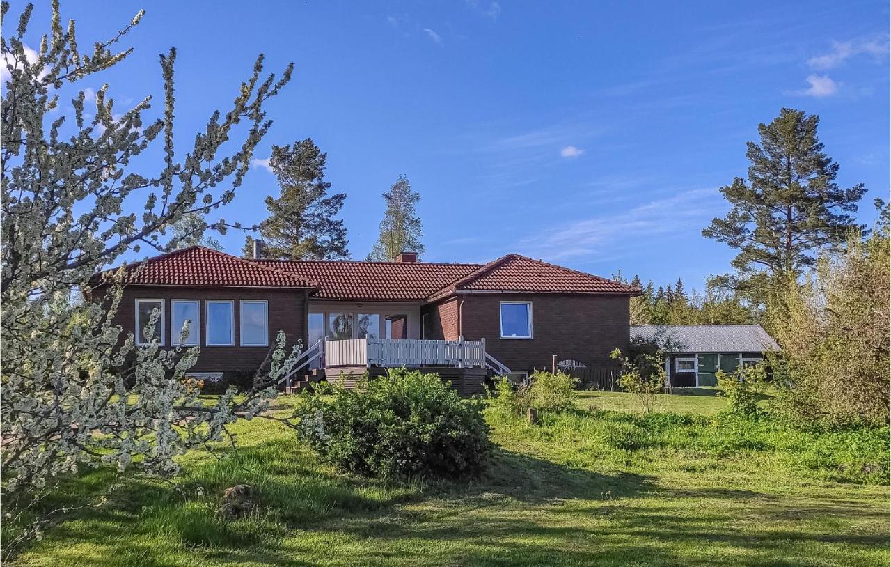 B&B Tranås - Nice Home In Trans With 4 Bedrooms And Wifi - Bed and Breakfast Tranås
