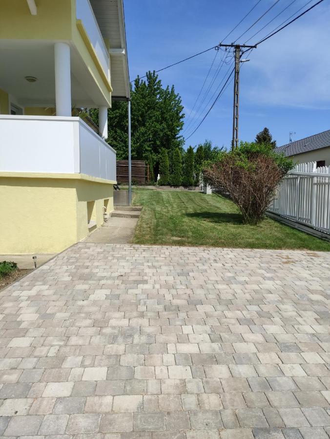 Szandra Apartmanház - B&B Gyenesdiás