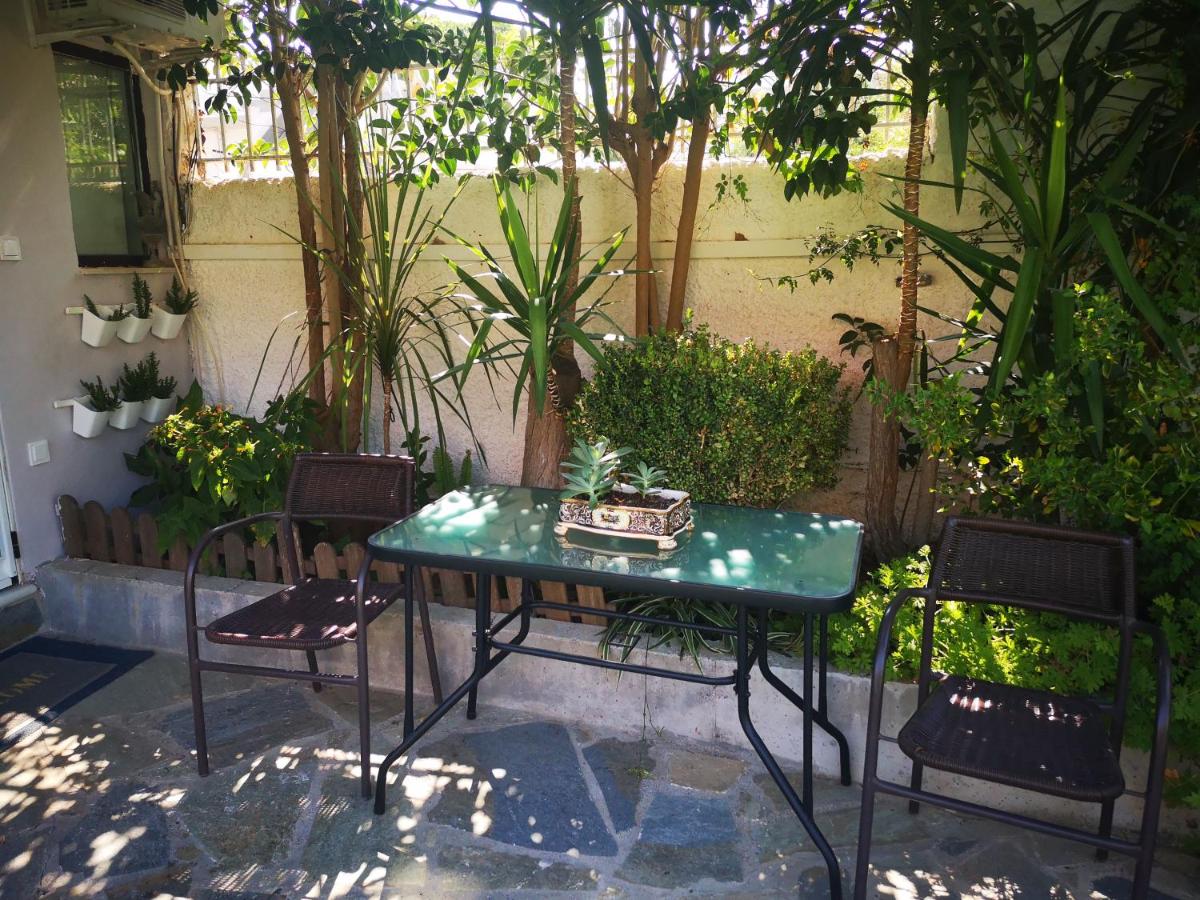 Apartment with Garden View