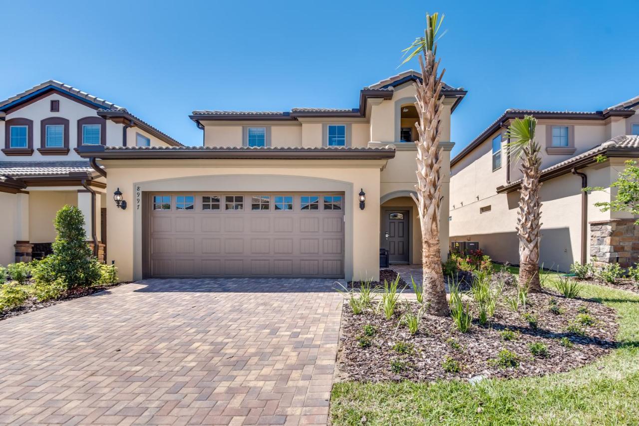 Large Villa wPrivate Pool Game Room Waterpark - B&B Kissimmee