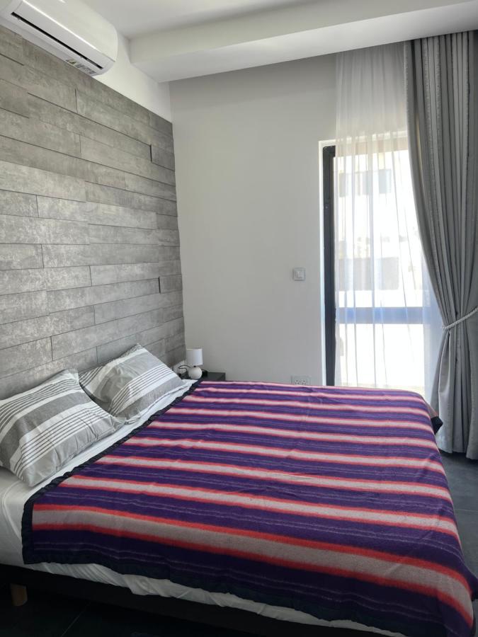 B&B San Pawl il-Baħar - Cosy & Modern Top Floor 1-bedroom Apartment - Bed and Breakfast San Pawl il-Baħar