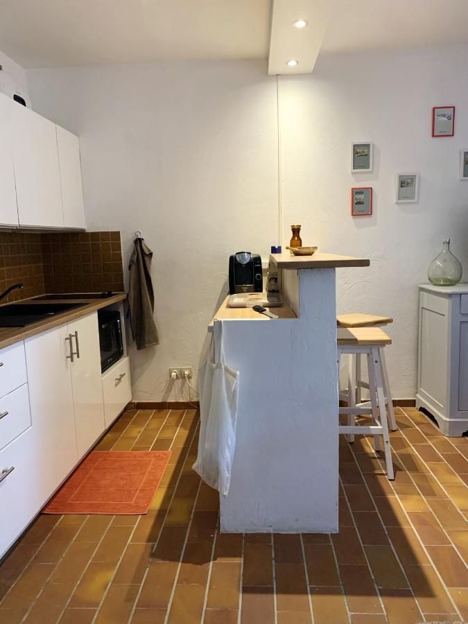 B&B Marseille - Studio a Marseille a 10 m de la plage avec terrasse amenagee et wifi - Bed and Breakfast Marseille