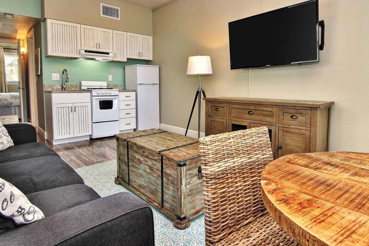 Bungalow Beach Place 8 - B&B Clearwater Beach