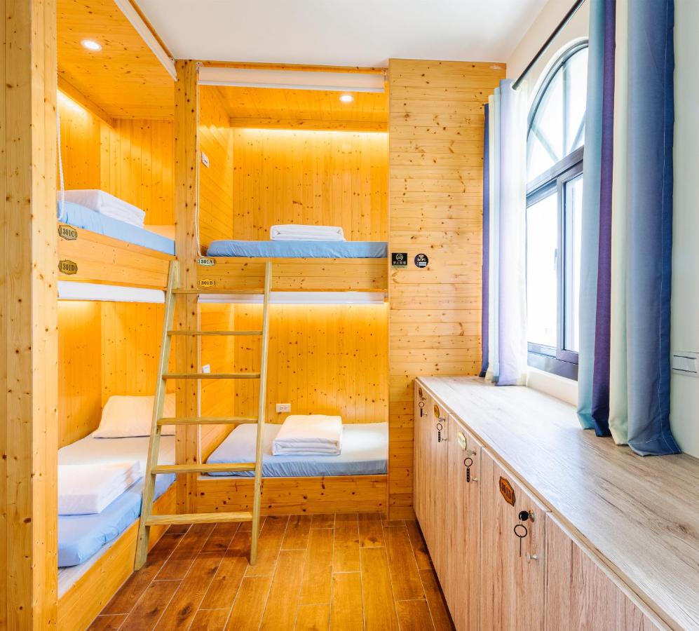 Einzelbett im gemischten Schlafsaal