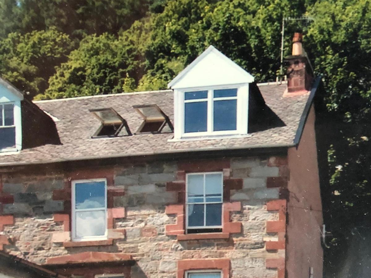 Tighnabruaich Duplex Apartment - Sea Views - B&B