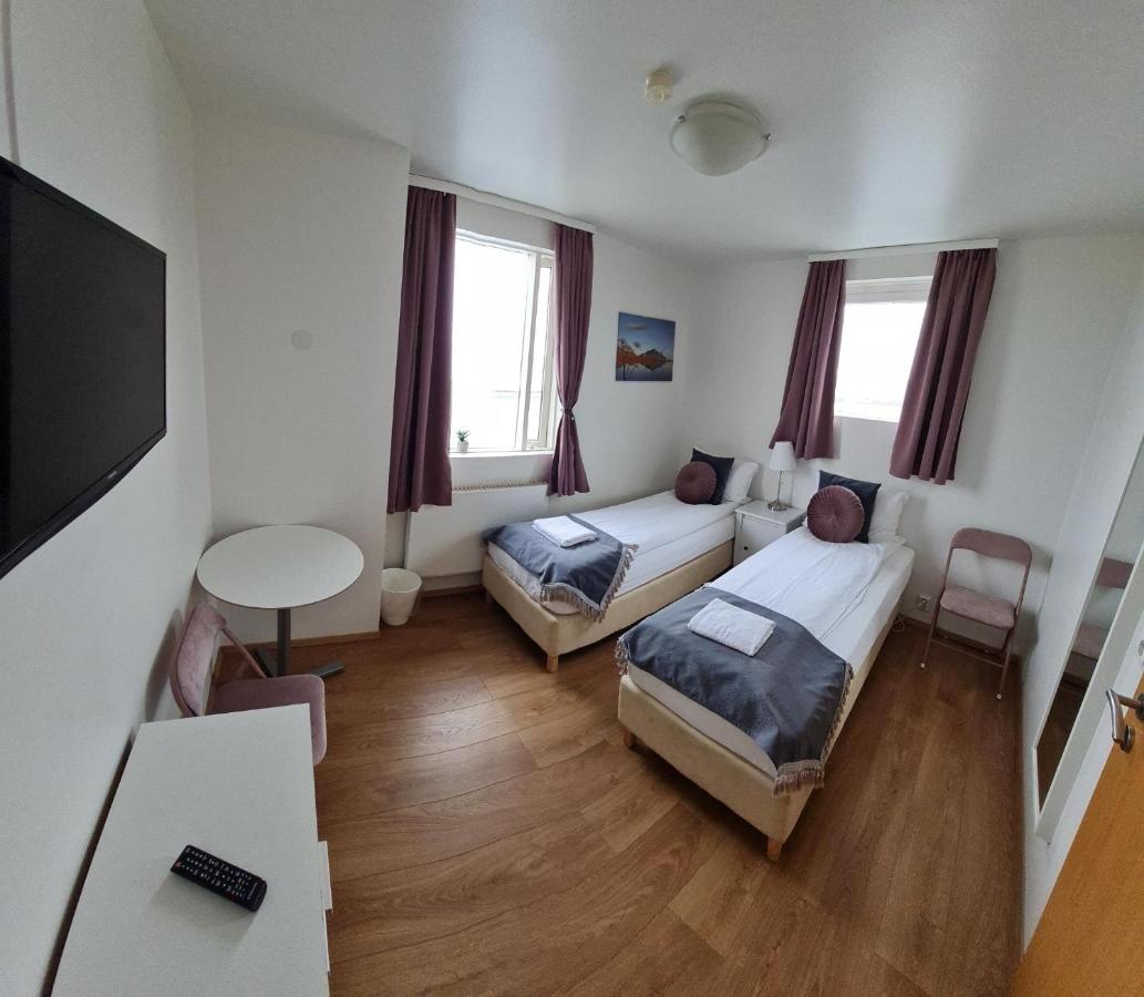 Doppel-/Zweibettzimmer mit Gemeinschaftsbad - Hauptgebäude