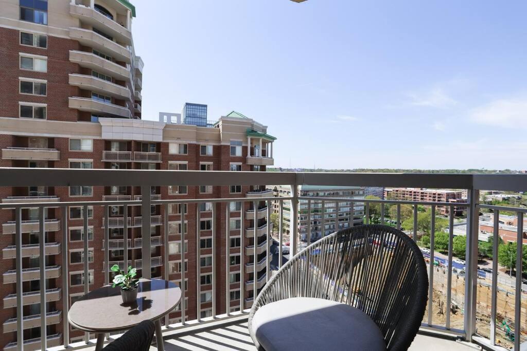 B&B Arlington - Exquisite 1 Bedroom Condo At Ballston With Gym - Bed and Breakfast Arlington