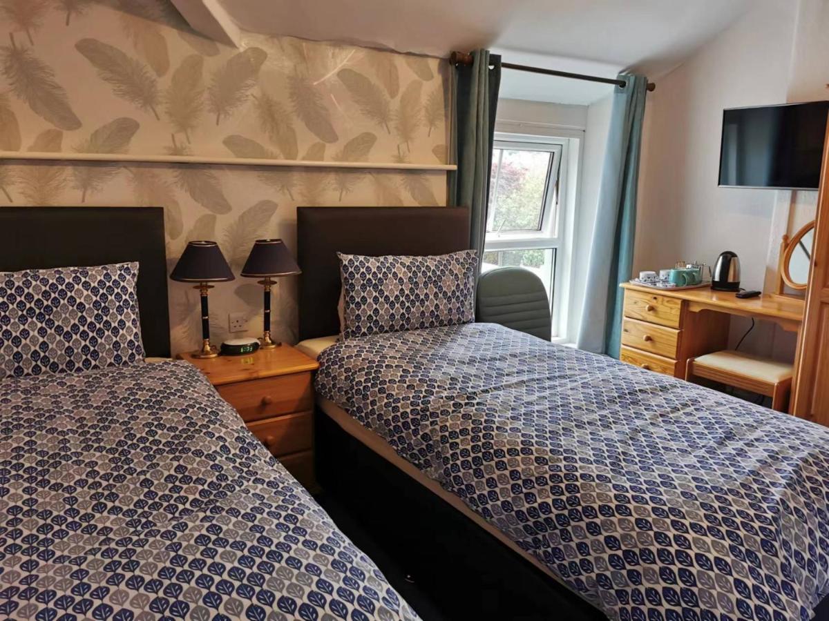 Twin Room with Bathroom