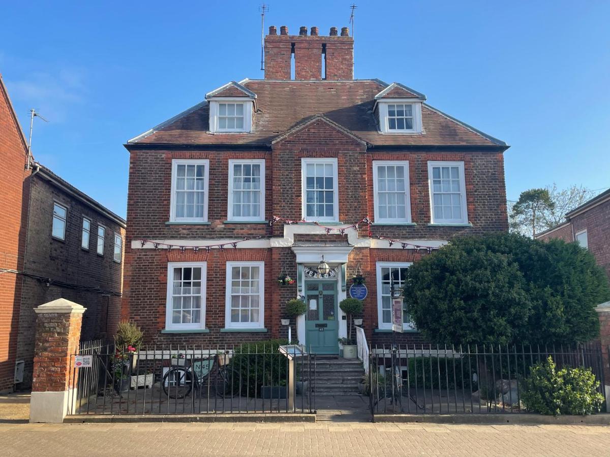 B&B Holbeach - The Mansion House Hotel - Bed and Breakfast Holbeach