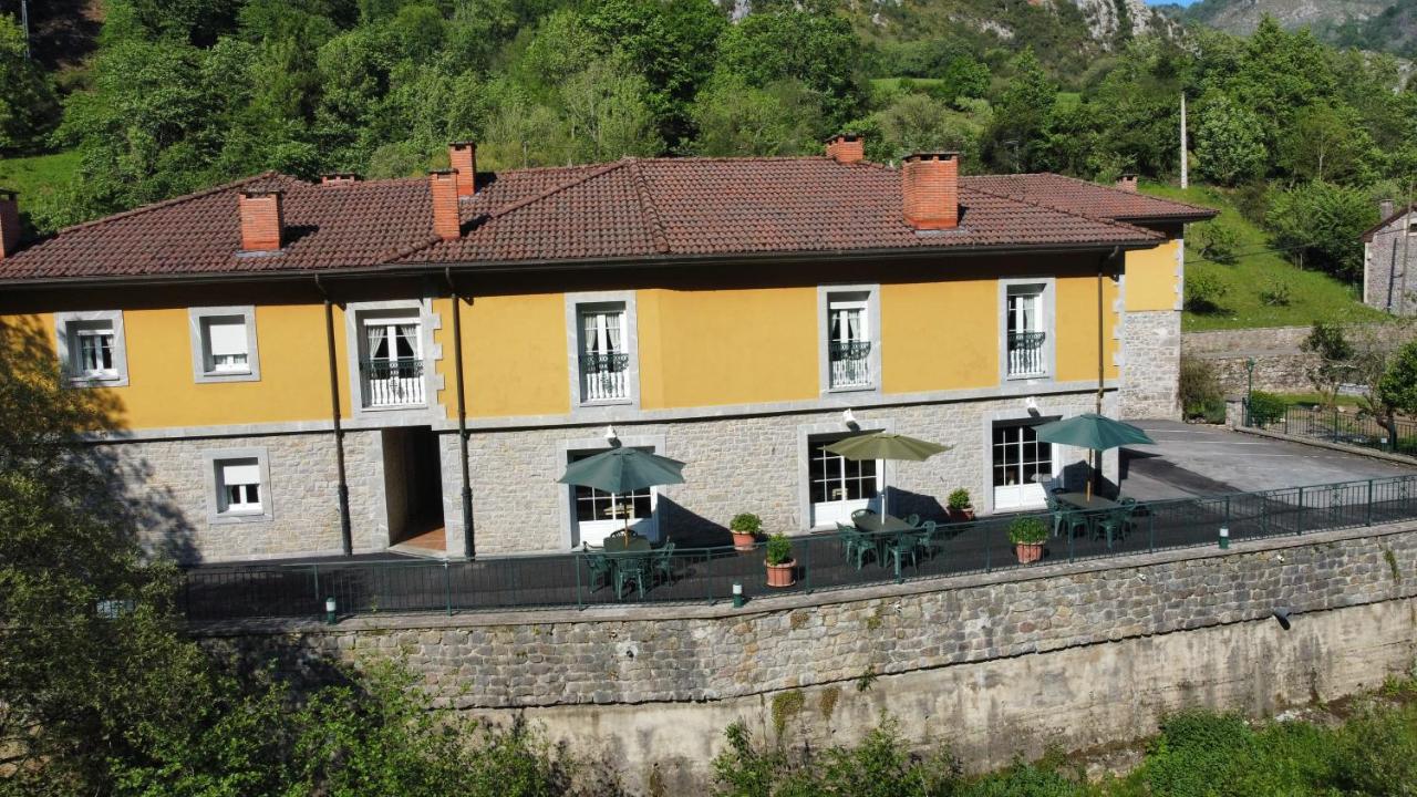 Hotel y Apartamentos La Lonja - Chambres d’hôtes Cangas de Onís