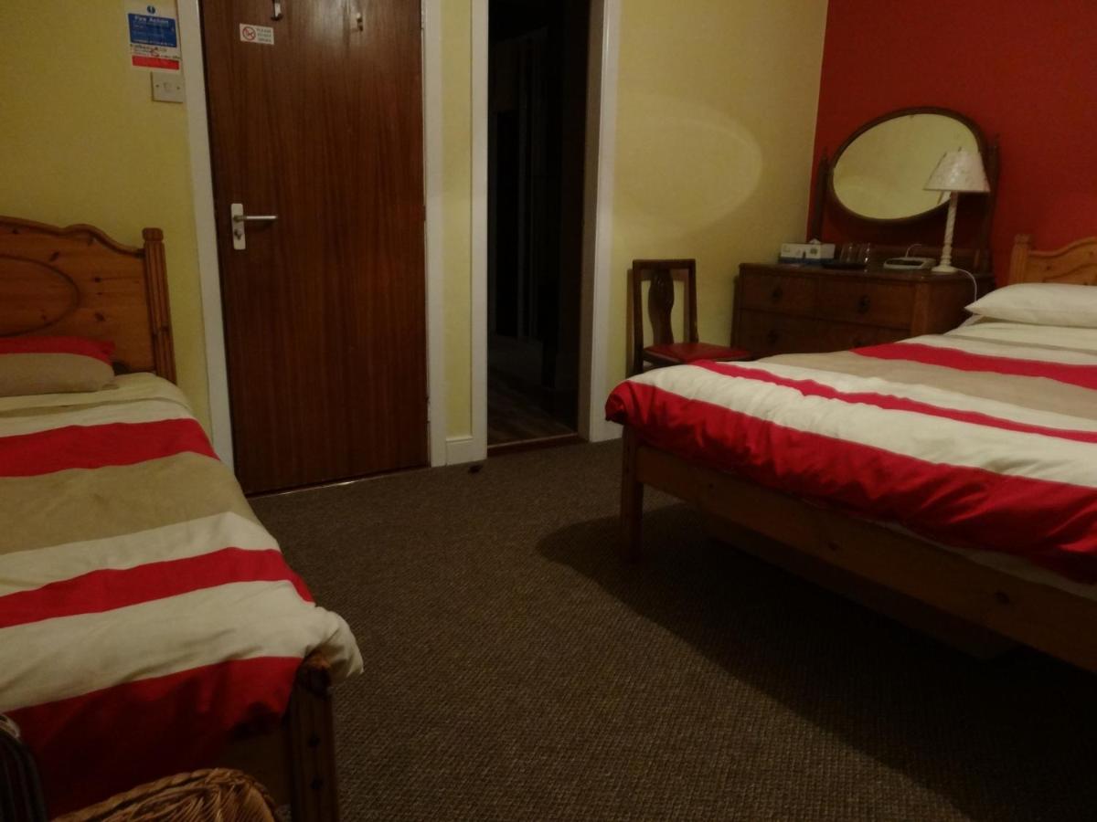 Family Room (2 Adults + 2 Children)