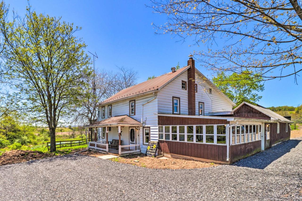 Mifflinburg Farmhouse with Deck Family Friendly! - B&B