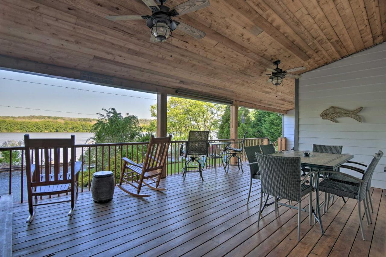 Dock and Hot Tub Susquehanna River Retreat! - Bed and Breakfast Pequea