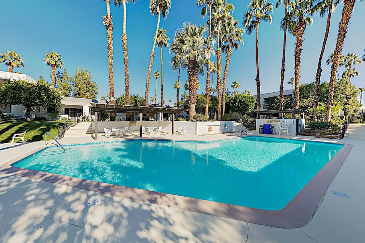 B&B Palm Springs - Palm Tree Retreat Unit 128 Permit# 4330 - Bed and Breakfast Palm Springs