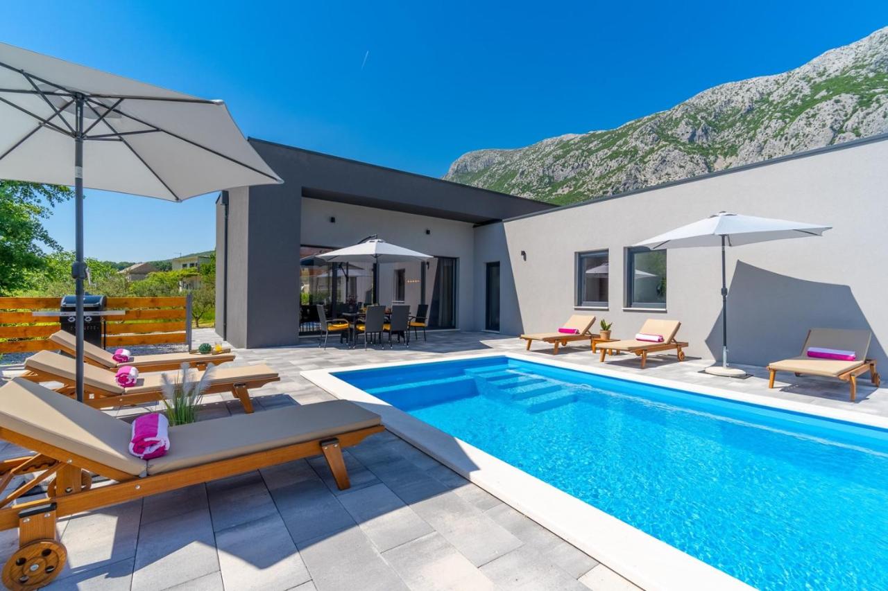 New! Villa Mir with private pool, 3 bedrooms, 7km from sandy beach - B&B
