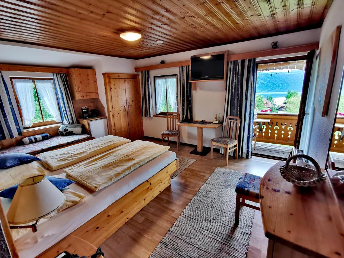 Double Room with Balcony 3