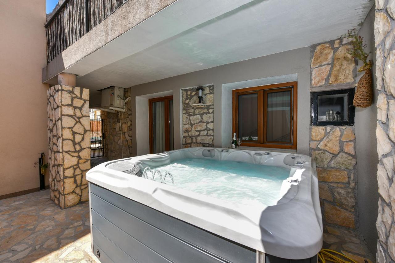 Apartment Loro with Jacuzzi - B&B