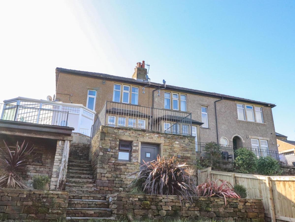 B&B Keighley - Farnhill View - Bed and Breakfast Keighley