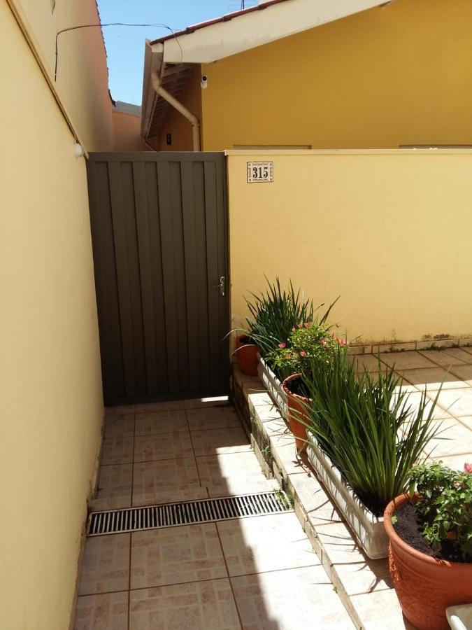 Casa 2 quartos com churrasqueira no centro de Serra Negra - B&B