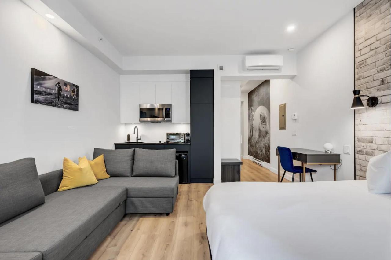 INITIAL - ASTRONAUTE - Centre-Ville de Quebec - Chambres d’hôtes Québec