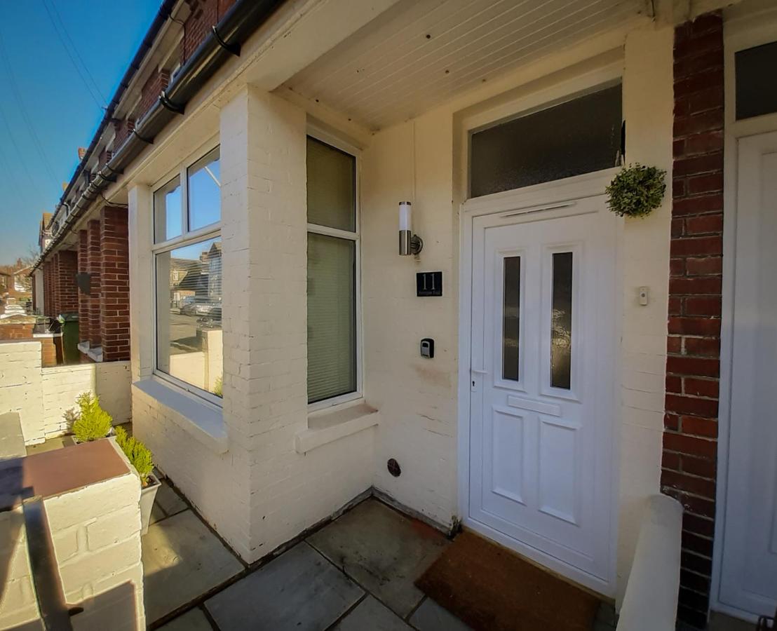 Welcoming 4 Bed Holiday Home in Eastbourne - Ferienwohnung