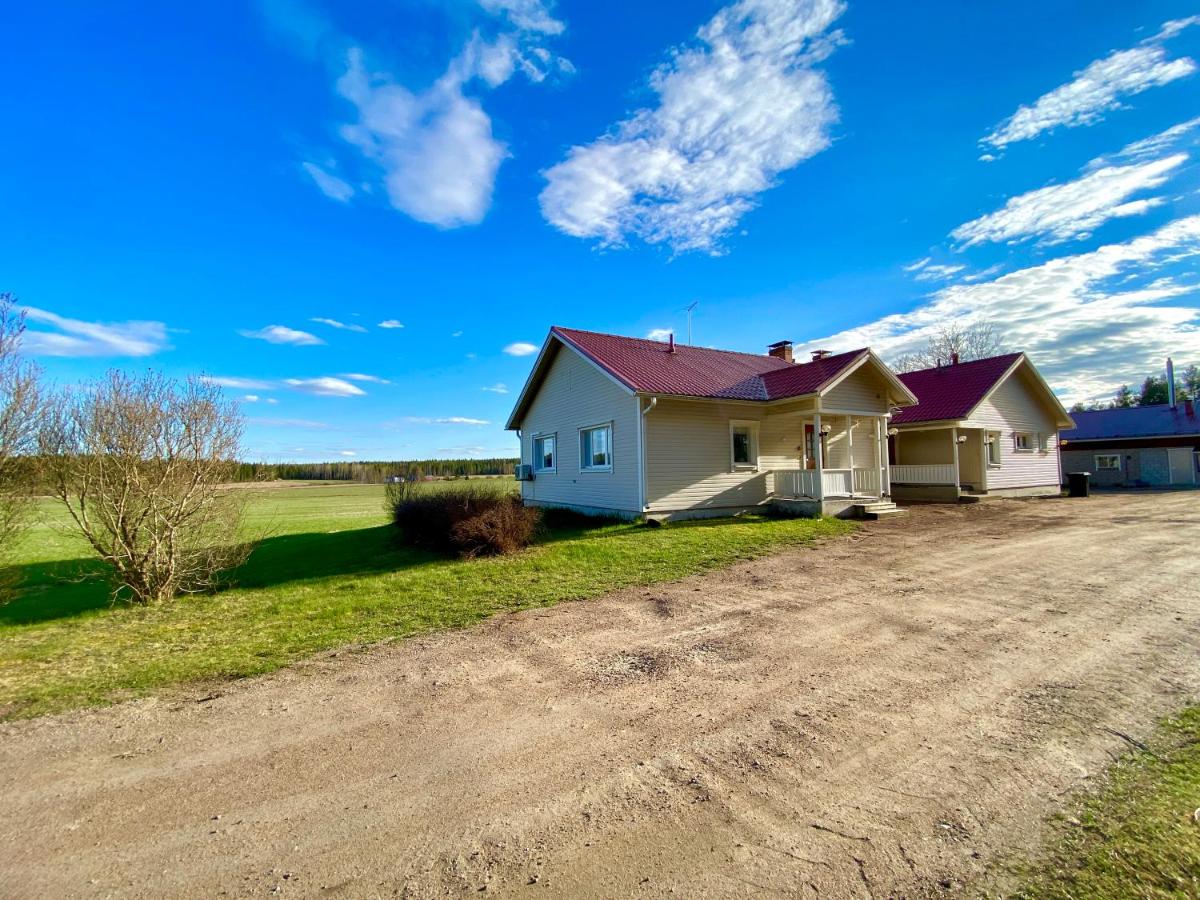 Maalaistalo maatilamiljöössä - Bed and Breakfast