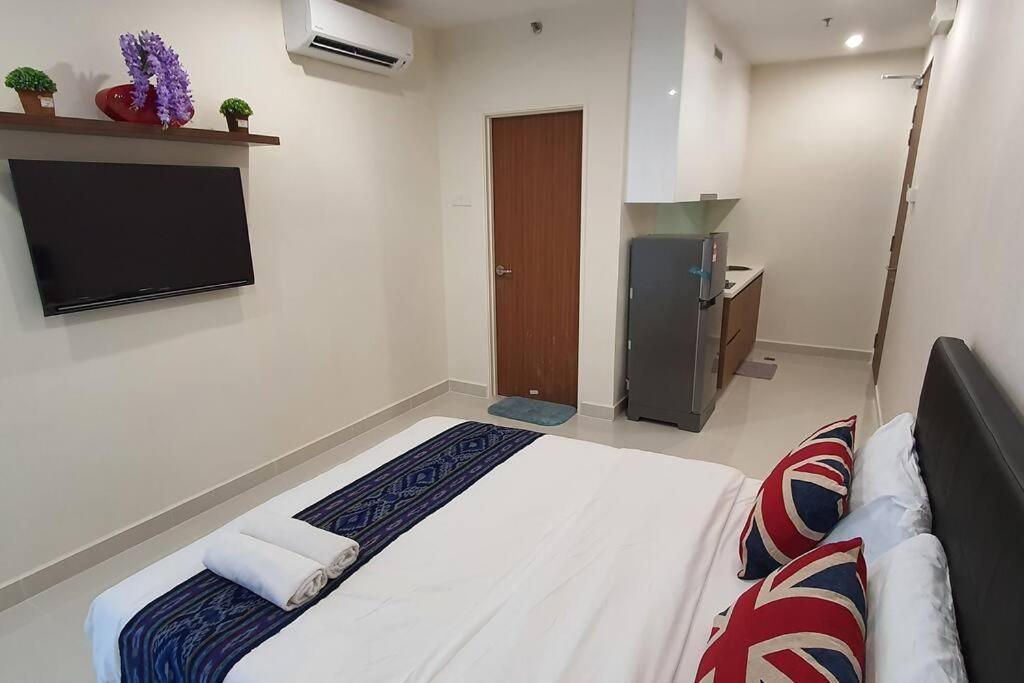 B&B Kuching - Lovely Kozi Square Studio 1 Bedroom with Pool LV9B - Bed and Breakfast Kuching