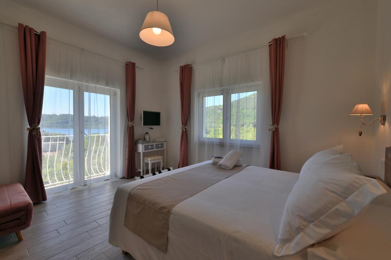 Deluxe Double or Twin Room with Lake View