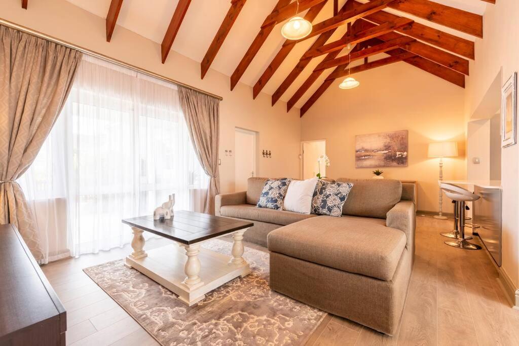 Sedgefield - Quick WALK to Beach. REDUCED Winter Rates - Sleeps 6 Guests - B&B Sedgefield