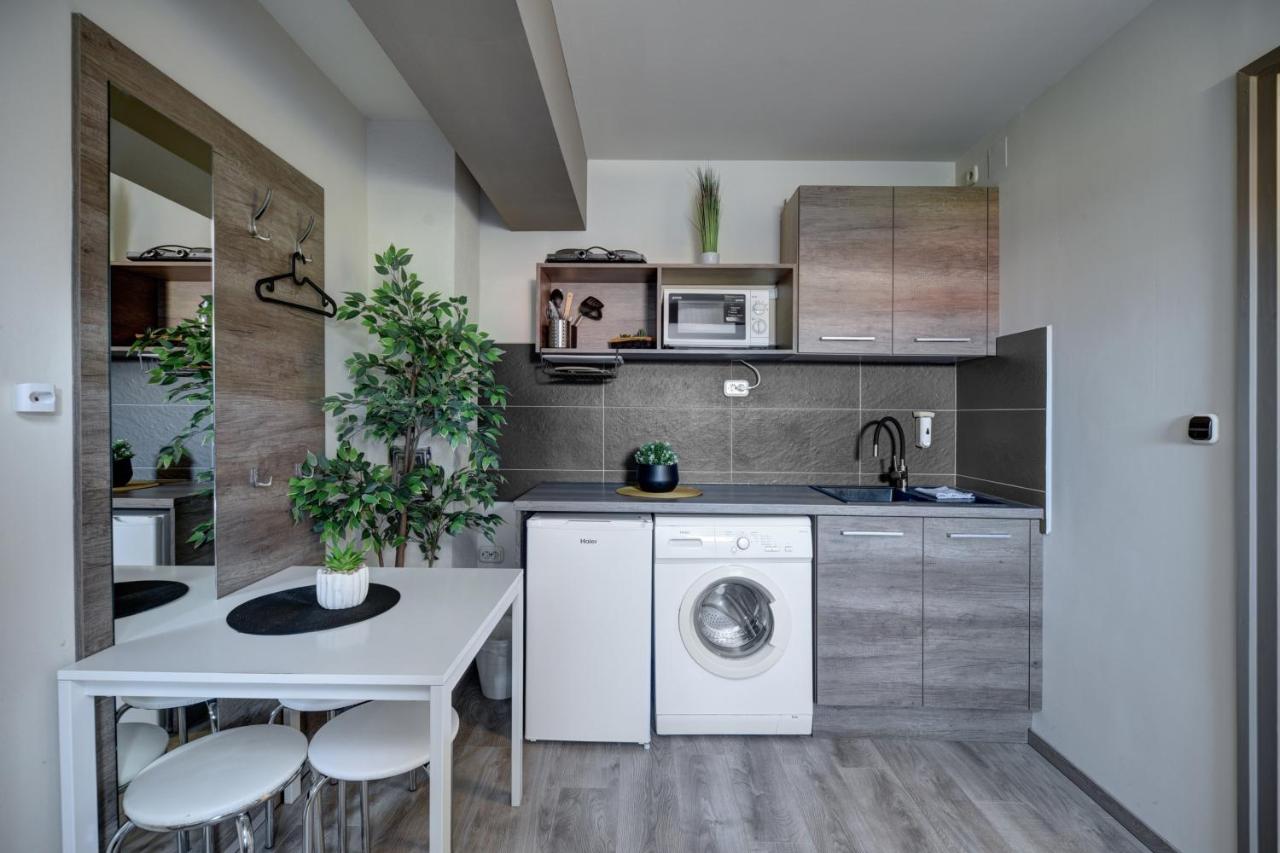 Studio Apartment with Air-conditioning