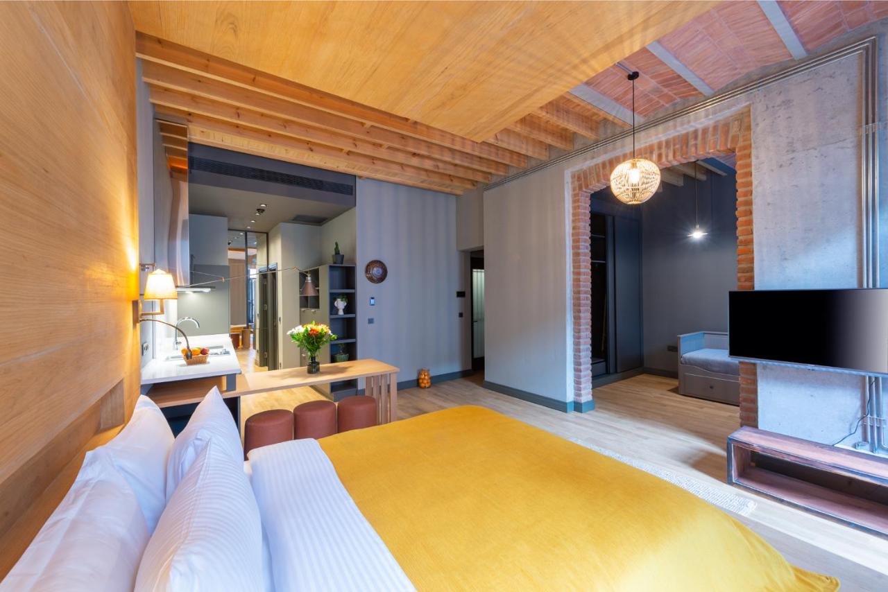 Estudio con balcón