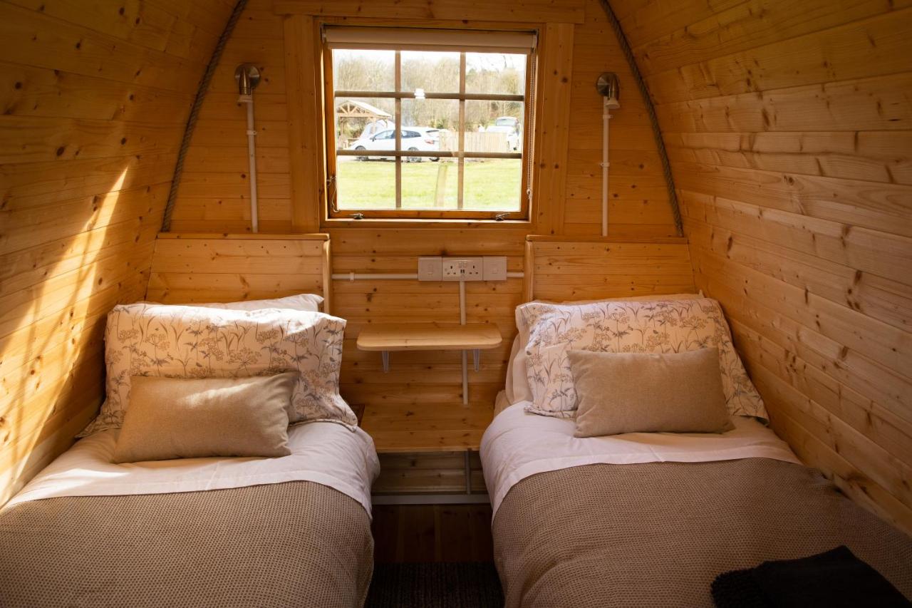 2 Bed Pod Cabin-Sleeps 2-Pets-Garden-Mtn View - B&B
