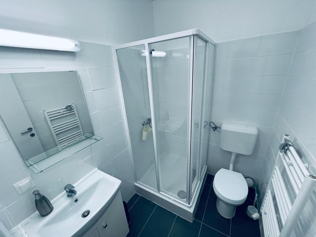 Deluxe Double Room (2 Adults + 1 Child)