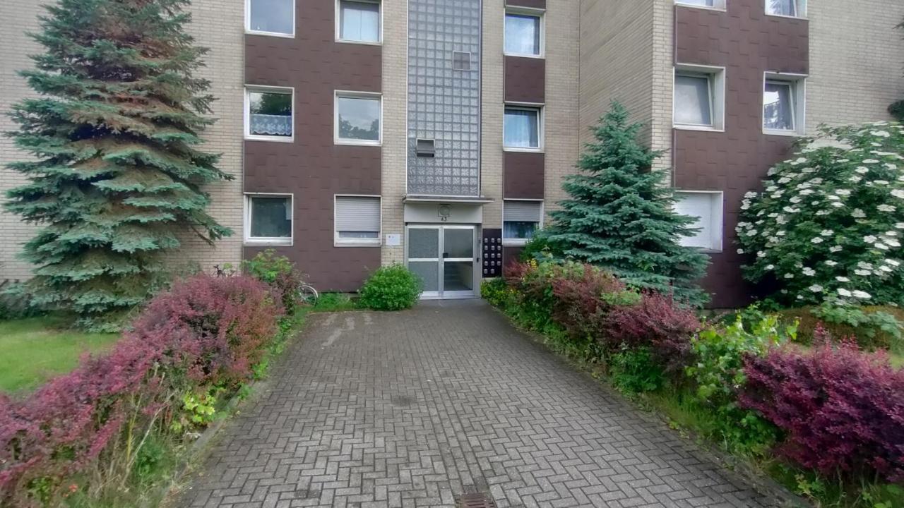 Tolstov Apartments - 1 or 3 Room Apartments with Balcony - 20 Min Messe DUS & Airport DUS - B&B