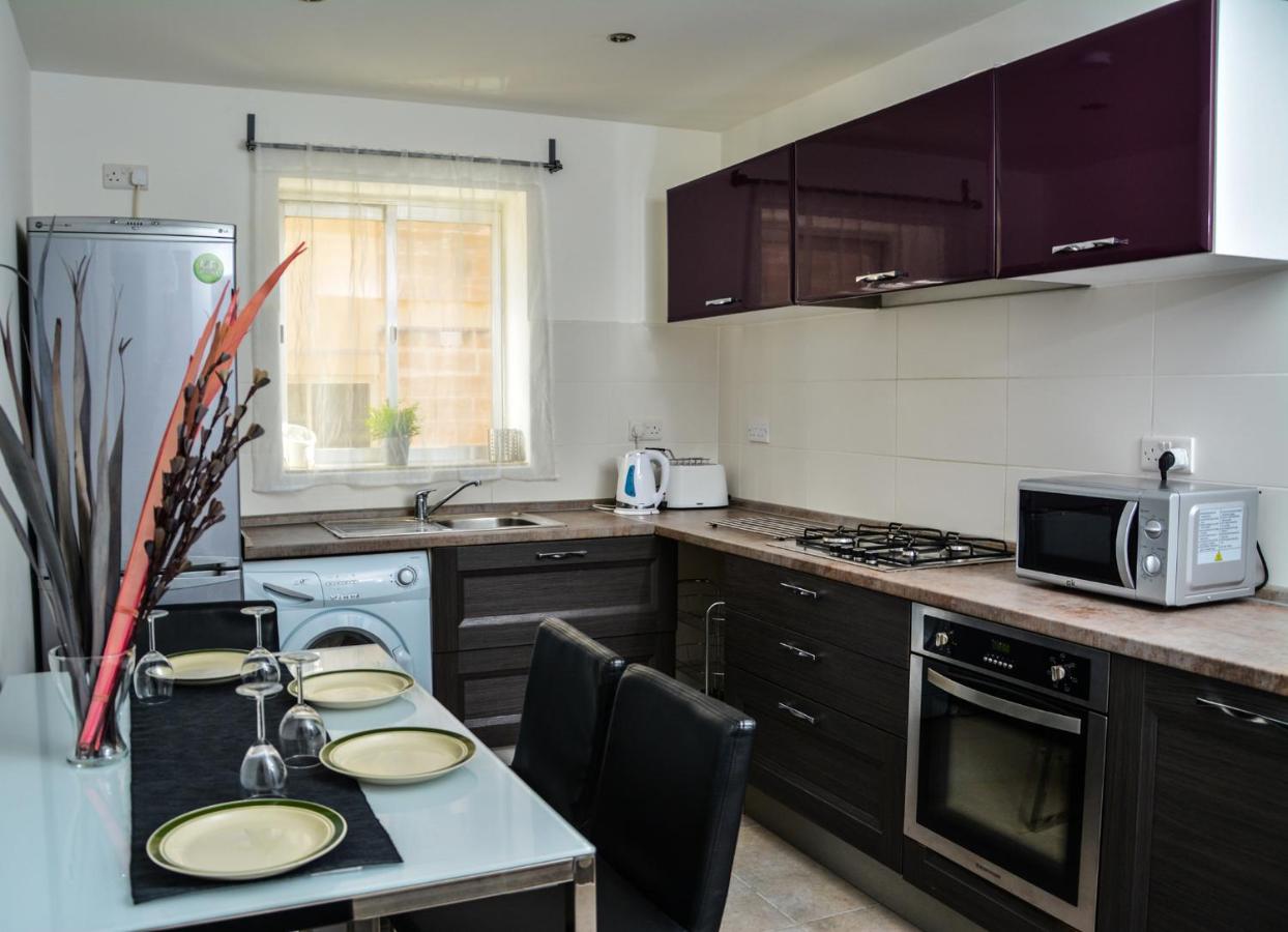 Pinewood - Bed and Breakfast San Ġiljan