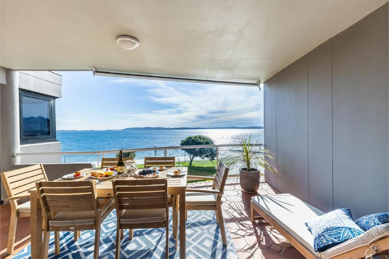 Florentine 13, 11 Columbia Close -fabulous unit with air con, wifi, pool, lift and waterviews - B&B Nelson Bay