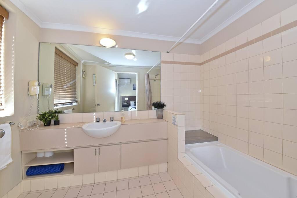 One-Bedroom Cozy Apartment in Perth CBD - Chambres d'hôtes Perth