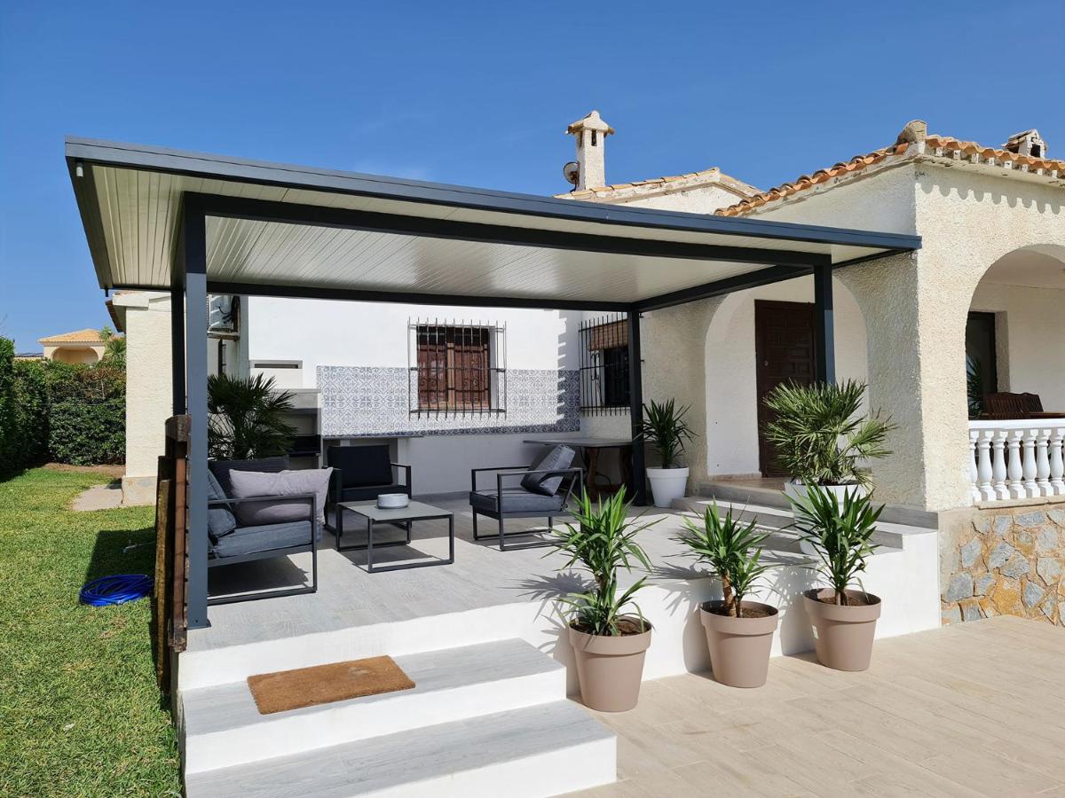Villa on the beach Playa Flamenca - B&B