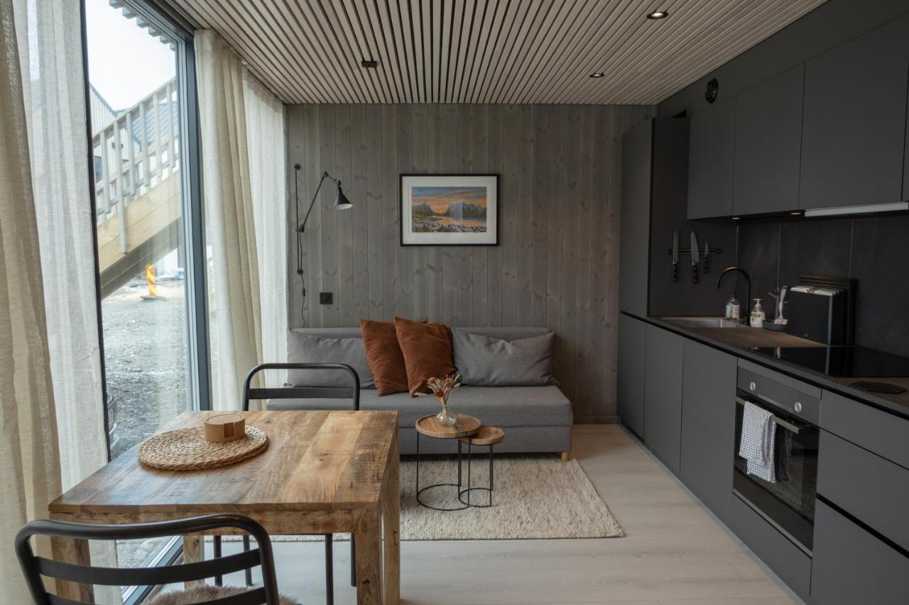 Modern apartment in Henningsvær - B&B