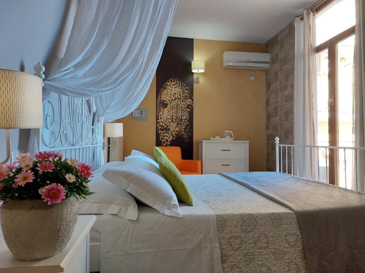 Kamer met Kingsize Bed en Uitzicht op Zee