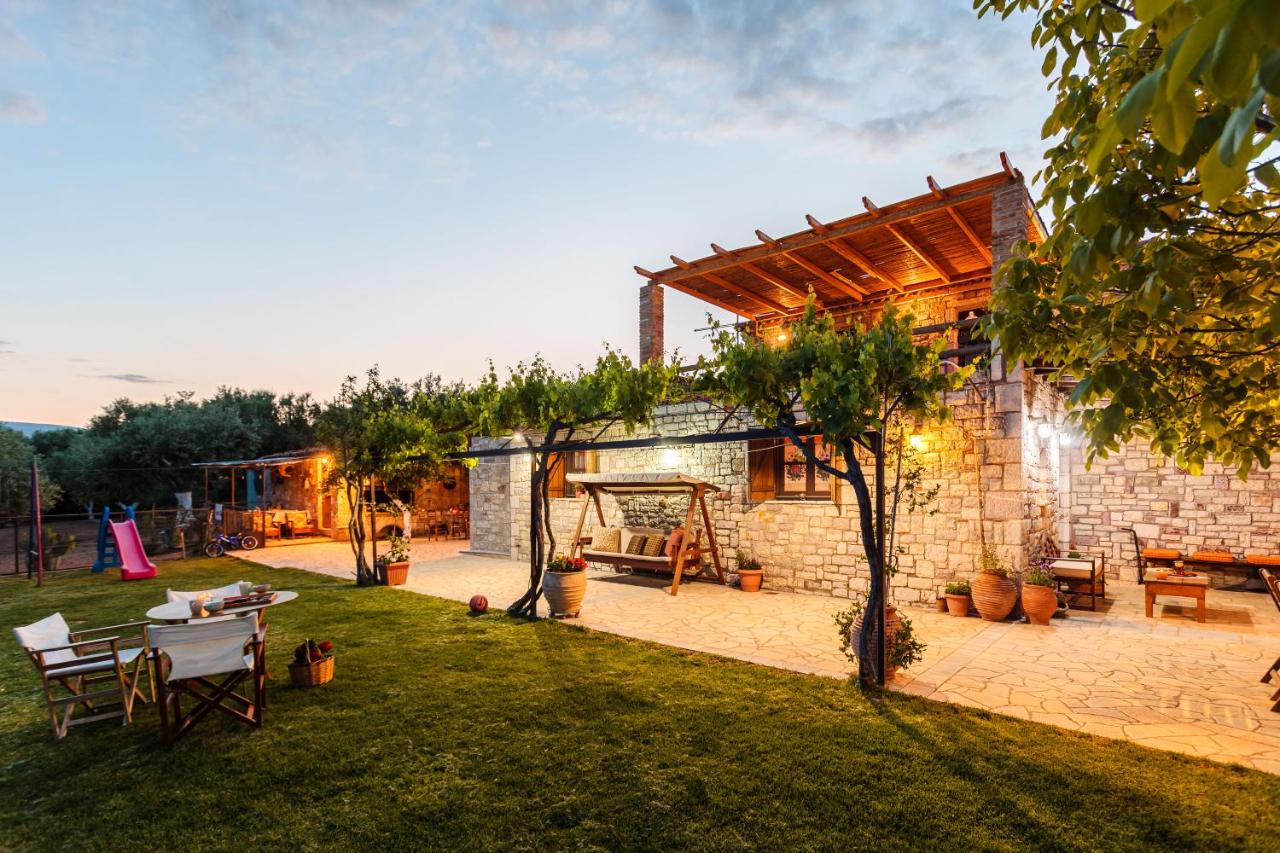 Petalidi Olive Garden Stone House near the beach - B&B