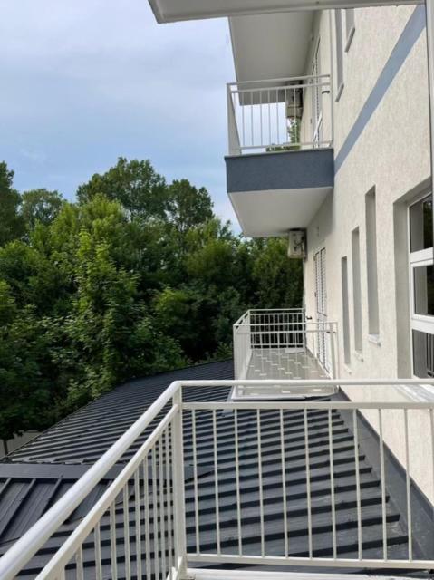 Alexa Beach Apartment - Ferienwohnung Velipojë