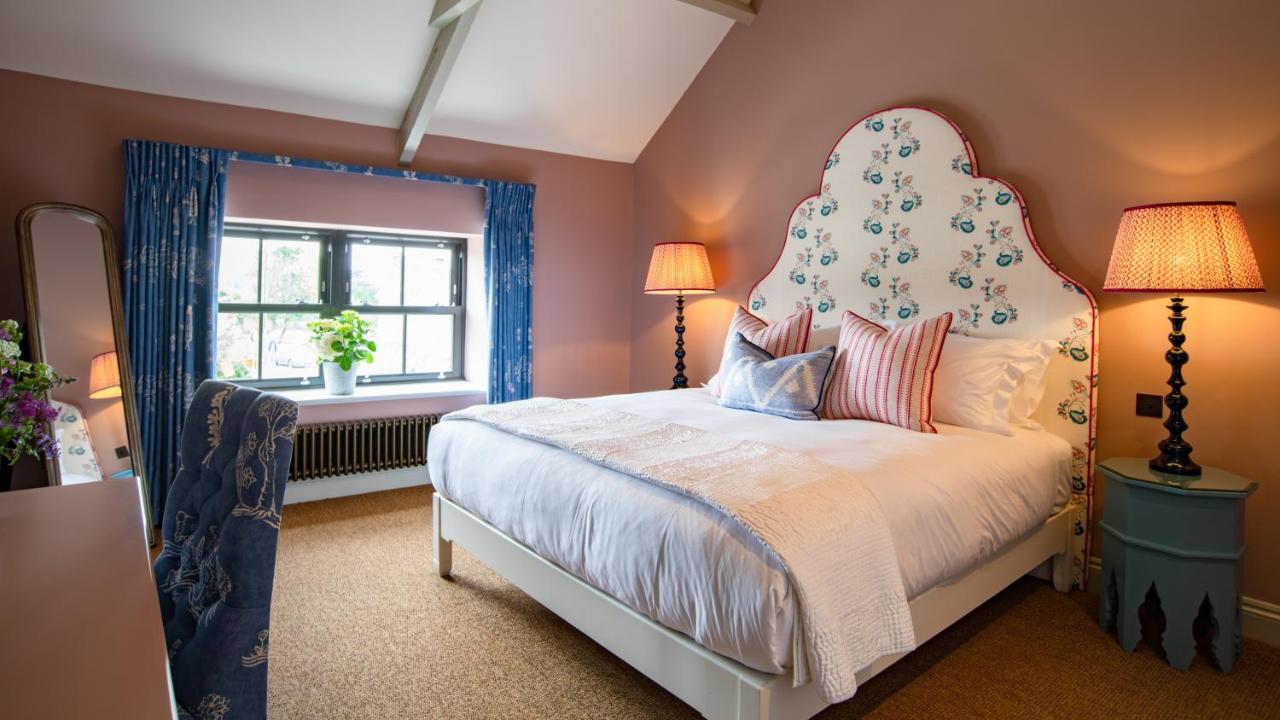 B&B Cowbridge - The White Lion Cowbridge - Bed and Breakfast Cowbridge