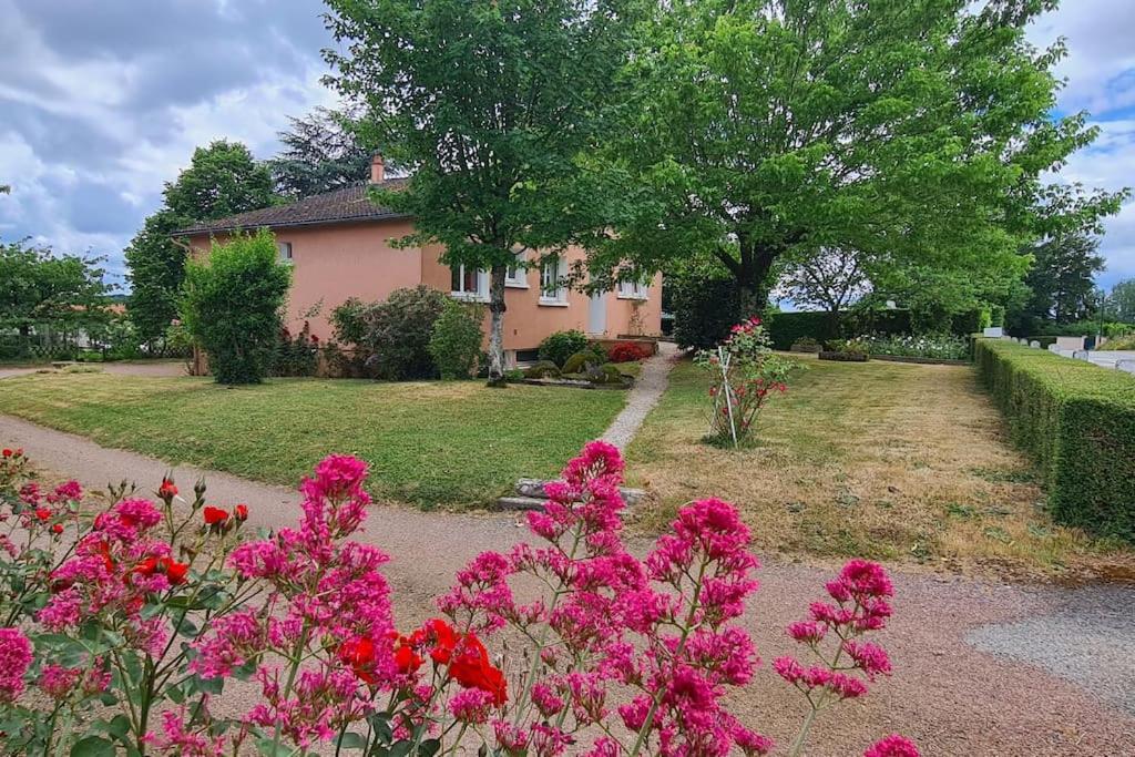 B&B Montravers - Gîte Les Pâquerettes, jardin terrain à 20min du Puy du Fou - Bed and Breakfast Montravers