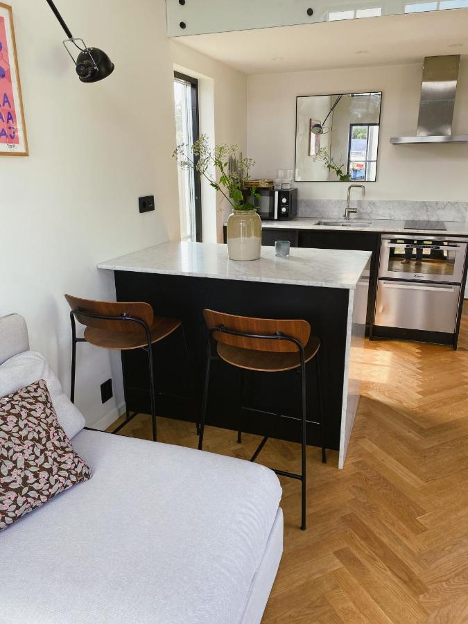 Guesthouse, not even a minute walk to the ocean - Ferienwohnung Kullavik