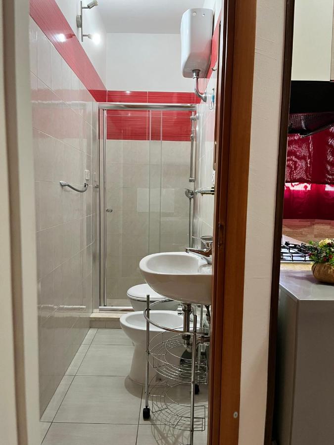 Monolocale Rosso - A casa di Ludovica e Martina - B&B
