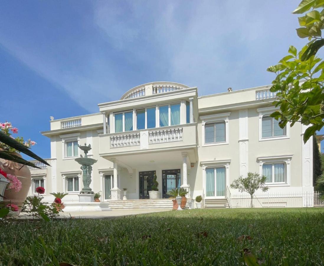 Villa Bianca a few steps by the sea with exclusive garden & jacuzzi - Chambres d’hôtes